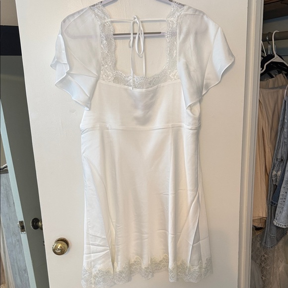 Show Me Your MuMu White Lace Chemise - Picture 4 of 4
